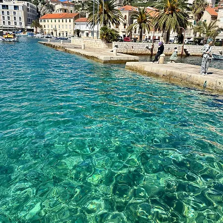 Hvar *