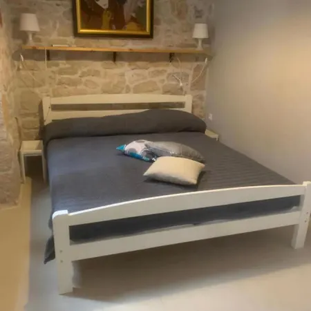 Hvar *