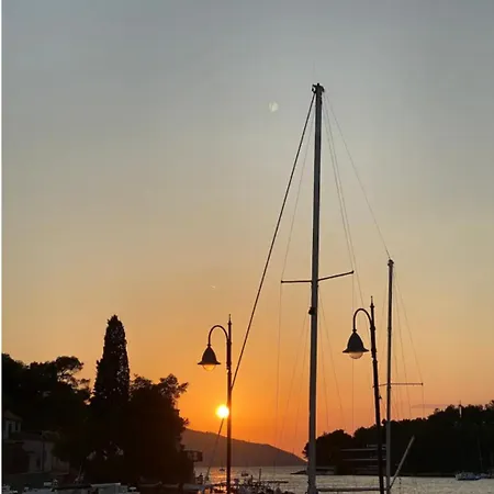 Hvar *