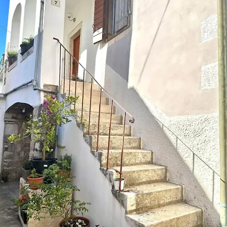 Hvar *